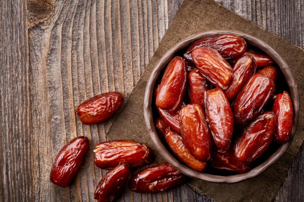 dry-dates-on-a-wooden-table (1)